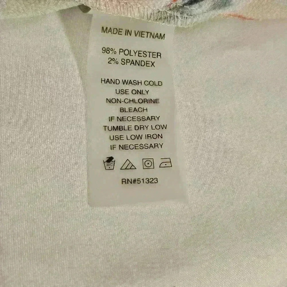 Chaus Womens "Fanciful Tropics-Marine Salt" Green V-Neck Blouse Size Small NWT - Picture 14 of 14